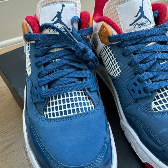 Brand new Grade school Jordan 4 MESSY ROOM w/extra laces and OG BOX - Picture 9 of 11